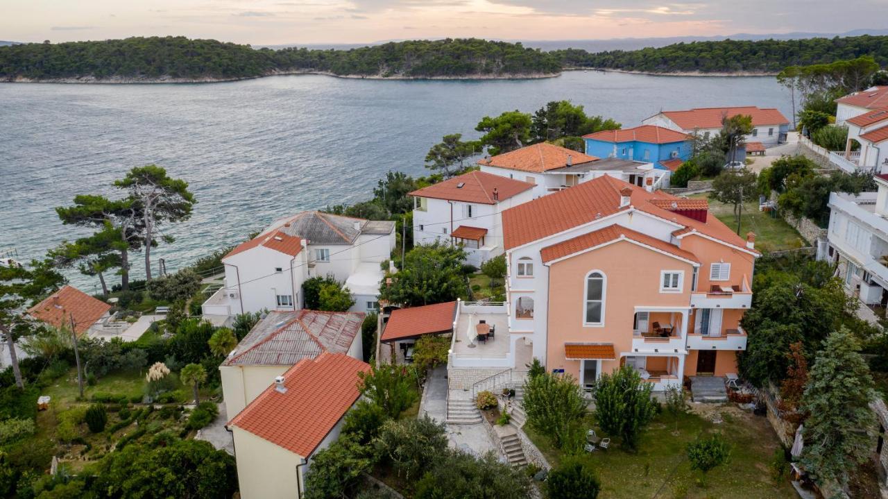 Apartments And Rooms Bolero Rab Town Dış mekan fotoğraf